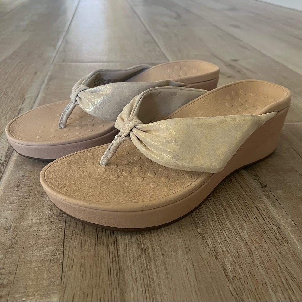 Vionic ARABELLA Wedge Sandal Champagne Size 9 EUC